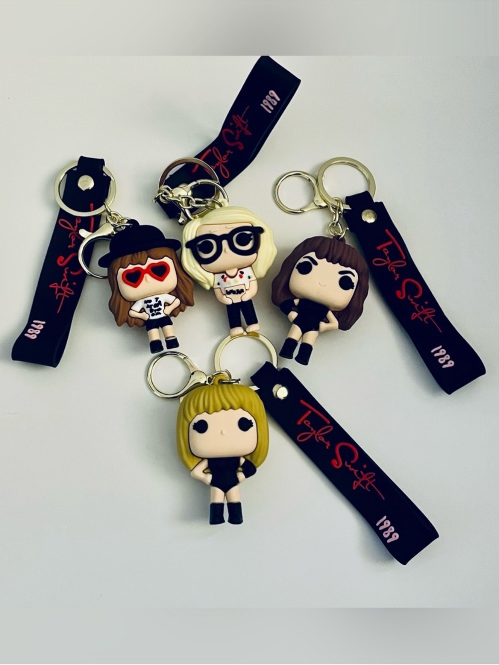 4Pack Taylor Swift-themed Black and Blonde Character Keychain Set